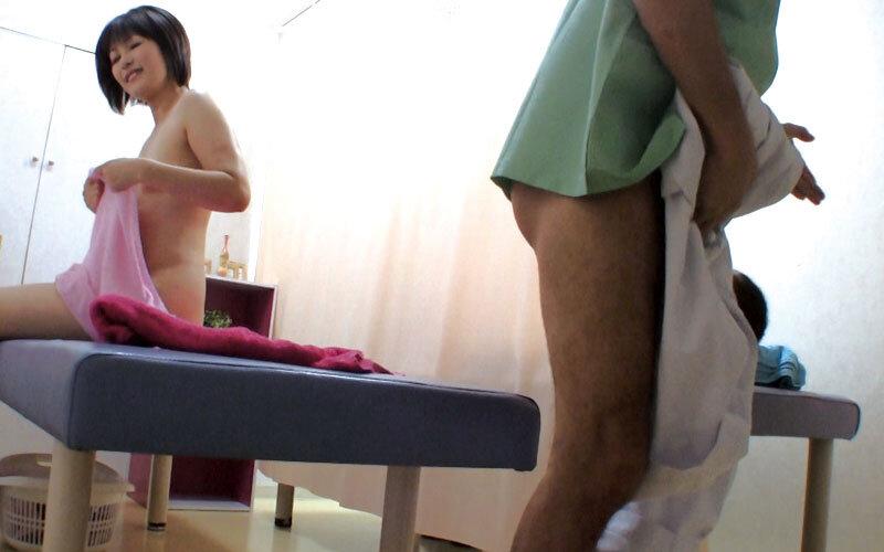 Immoral NTR Massage Salon Cuckold Next To Boyfriend [NXG-383] 4