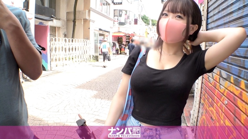 Seriously Nampa first shot 1694 Capture a cute college student who shoots videos for SNS with clothes that emphasize big breasts Play with the boastful breasts and do it Poco insertion www Pay attention to the H cup god milk that shakes freely in various positions [200GANA-2564]