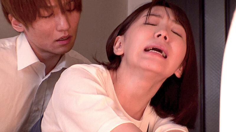 Celebrity Wife Fell Into Swamp Of Servant's Tongue Kiss And Huge Cock. Minon Aisu [SAN-042] 8