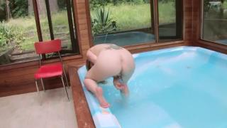 PAWG RED HEAD SLUT USES GLASS TOYS TO MASTURBATE IN HOT TUB 11
