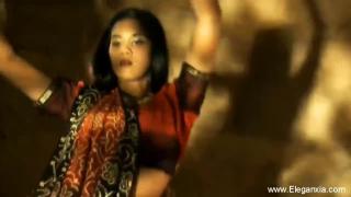 Seductive Indian Babe Dancing 6