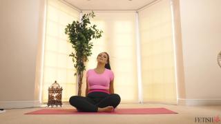 4K - Sasha Pryce's Naked Yoga Routine 1