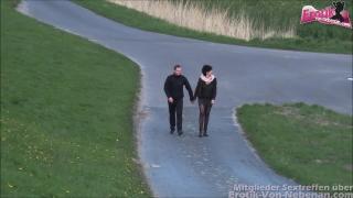 MILF Im Freien - Outdoor Fuck of German Amateur Couple in a Public Place 1