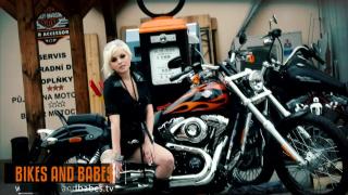 Bikes and Babes . TV - Hanny 8