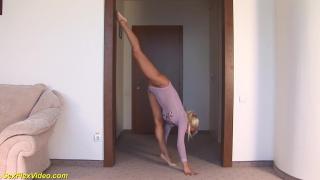 Beauty Long Leg Ballerina Stretching and Toying her Flexi Pussy 4