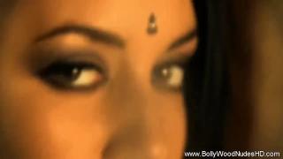 She Seduces with her Eyes 7