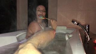 First Time HOTTEST YOUNG MOM MILF´s Incredible Ass Pussy Show in the Bath 3