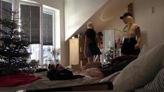 NO PANTIES DAY, Leon´s Angels Eve, Daisy and Sylvia on Upskirts no Thongs 2