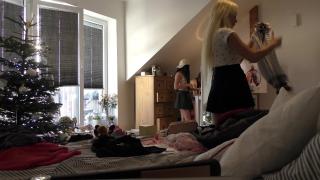 NO PANTIES DAY, Leon´s Angels Eve, Daisy and Sylvia on Upskirts no Thongs 3