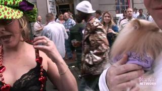 Big Ass Titties get Flashed for Beads at Mardi Gras 2