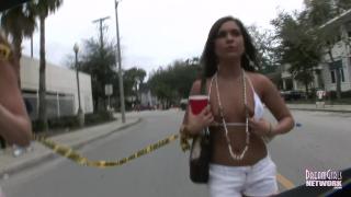 Really Hot Girls Pee in Public too 4