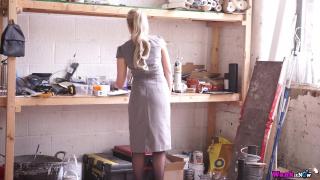 Anna Belle Carries out Builders Sex Bonus as they both Wank for each other 2