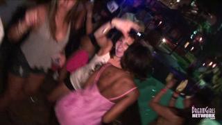 Uncensored Wild Nighttime Pool Party on Spring Break Amatoriale - 1