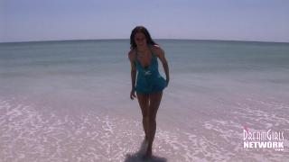 Brazen Brunette Risky Public Flashing on a Busy Florida Beach 4