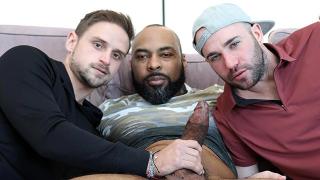 Jerk off Session Turns into Interracial Gay Threesome 1