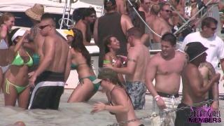 Sexy Bikini Girls Bump Grind & Show their Tits in Miami 5