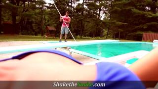 SHAKE THE SNAKE - Hot Babe Fucked on Pool Tremplin 2