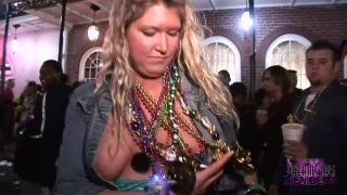 Exhibitionist Wives Proudly Show Em at Mardi Gras