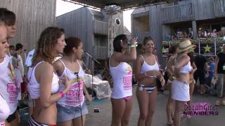 Chupando Exhibitionist Coeds Show their Perky Teen Titties on Spring Break Morazzia - 1