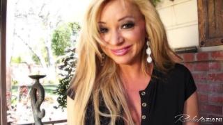 Rachel Aziani Plays with herself for the Neighbors to see 5