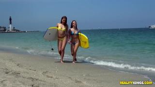 RealityKings - Slim Jenna Sativa & Liza Rowe Enjoy Pussy after the Beach 1