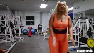 Reality Kings - Curvy Babe Mimi Curvaceous Fucks her Personal Trainer 3