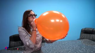 Office Slut Jaimie Vine Blows to Pop & Takes Virtual Cock - Balloon Boxxx 3