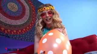 Hot Hippie Girl Blows to Pop & Strips Naked - Balloon Boxxx 6