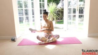 Sexy Nude Yoga Session with miss Rae Berry 11