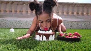 Anastasia Brokely Plays in Public with Strawberry and Cream then Masturbate and Squirt on the Grass 2