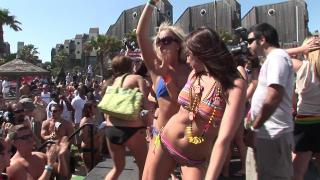 Girls in their Bikinis do Sexy Dancing 10