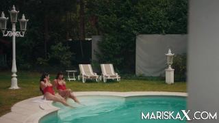 MARISKAX Valentina Ricci and Mariska Fuck Poolside 3