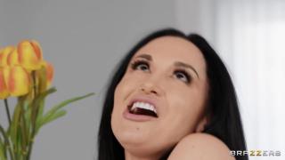 Brazzers - Luna Star Hides her Earpods in her Pussy & Gabriella Paltrova has to go looking for them 5