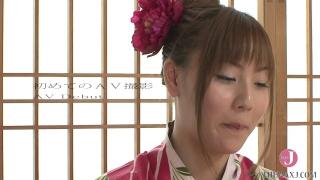 Beautiful Woman in Yukata Gets Aroused by Vibrator 3