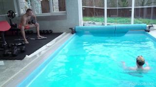 Hot MILF goes Skinny Dipping to Seduce the Poolboy to Fuck 2