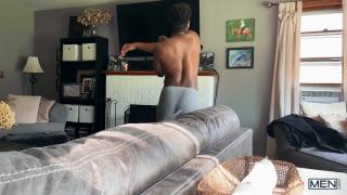 Men - Ty Shine Works out when he Sees Bruno Cartella Watching him through the Window 2