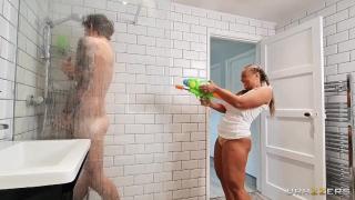 Brazzers - Curvy Beth Bennett & her Husband Enjoy a Hot Steamy Shower Sex before getting Facialed 3