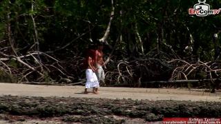 Schlankes Rothaariges Girl Mit Kleinen Titten Fickt am Strand 1