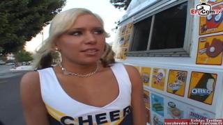 Zierliches Blondes Cheerleader Teen Abgeschleppt Für Sex Im Auto 3