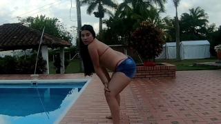 Horny Latina with Big Ass Dancing Twerk 4