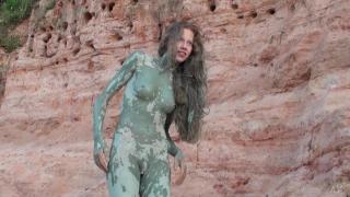 Nicole Turns her Nude Skin into Body Art with Mud - Full Video! 9