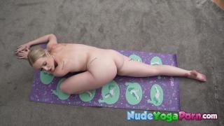 Blonde Babe Marilyn Johnson Shows off Yoga Flexibility 8