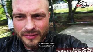 Tätowierte Deutsche Blondine Fickt öffentlich in Einem Park Beim Sextreffen 1