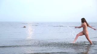 Hot Teen Twerks at Night Naked by the Coast - Full Video! 1