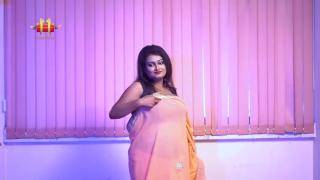 Indian MILF Bhabi Seducing herself and Fingering _real Female Orgasm 1