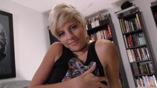 Beautiful Cam Model Makenna Blue Appears in a Rare Boy-girl Video! 1