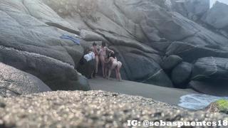 Sara Blonde y Katty Blake Son Captadas En Una Playa Grabando Porno 3