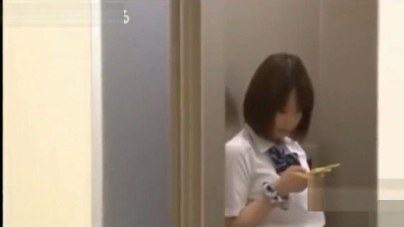 Free Teenage Porn  Japanese girl Stuck in elevator Women Sucking - 1
