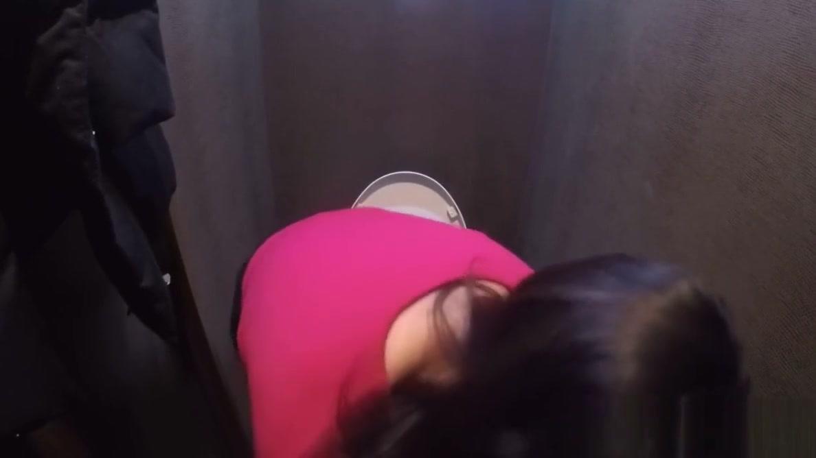 PervClips Asian fingers and pees Hidden Camera