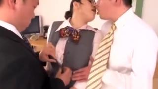 Flagra  Office Lady Kissing With 3 Guys Sucking Their Cocks In The Meeting Room HD21 - 1
